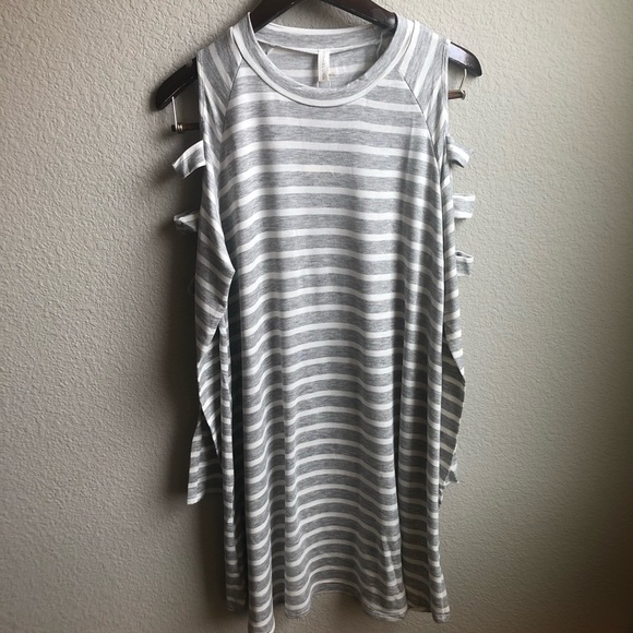 Pinkblush Dresses & Skirts - Pinkblush light grey long cutout sleeve dress